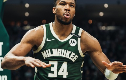 星空体育-包含字母哥重返赛场，刷新纪录首场状态出色，德国队观众沸腾！赛场气氛高涨的词条