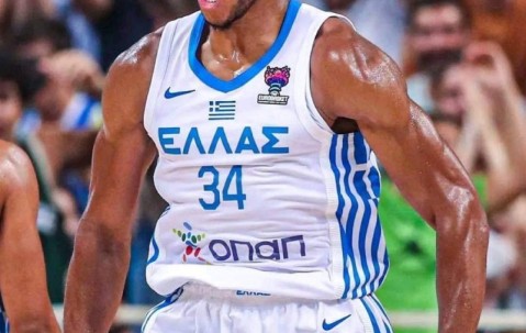 XINGKONG-包含字母哥回归赛场，高光表现首场状态亮眼，TL观众沸腾！的词条