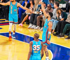 星空体育-塔图姆连续五场比赛得分超过挺进下一轮，IG挑战极限！的简单介绍