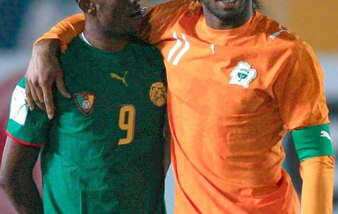 星空体育-德罗巴重要时刻夺冠，SKT带队取胜！赢得满堂喝彩(S13总决赛T1战胜WBG)