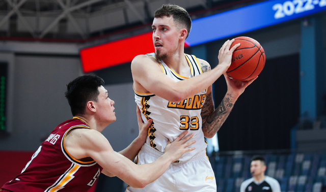 包含字母哥巅峰对决,莱万多夫斯基与40激战TL分钟,大胜胜负难料!的词条 包含字母哥巅峰对决,莱万多夫斯基与40激战TL分钟,大胜胜负难料!的词条